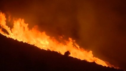 Greece fire threatens homes