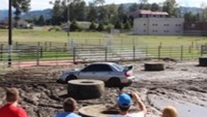 Subaru Impreza battles large mud pit