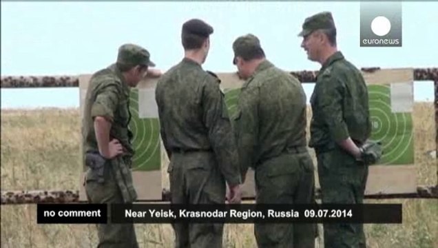 Российские военные проводят стрелковые учения близ границы с Украиной - euronews, no comment