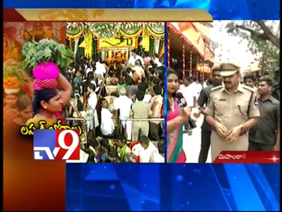 Chandrababu visits Mahankali temple in Secunderabad