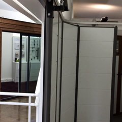 Porte de garage latéral motorisé posée par #Wilco à Buchelay moteur #sommer