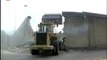Un prisonnier s'évade en détruisant le mur avec un bulldozer