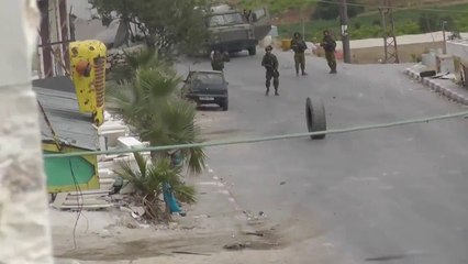 شاهد ماذا فعل اطار كاوتش بالجيش الاسرائيلى