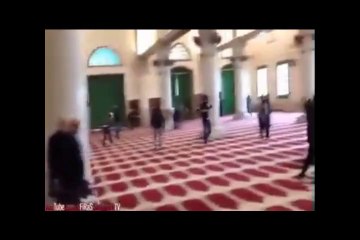 Israel attacks Palestine praying