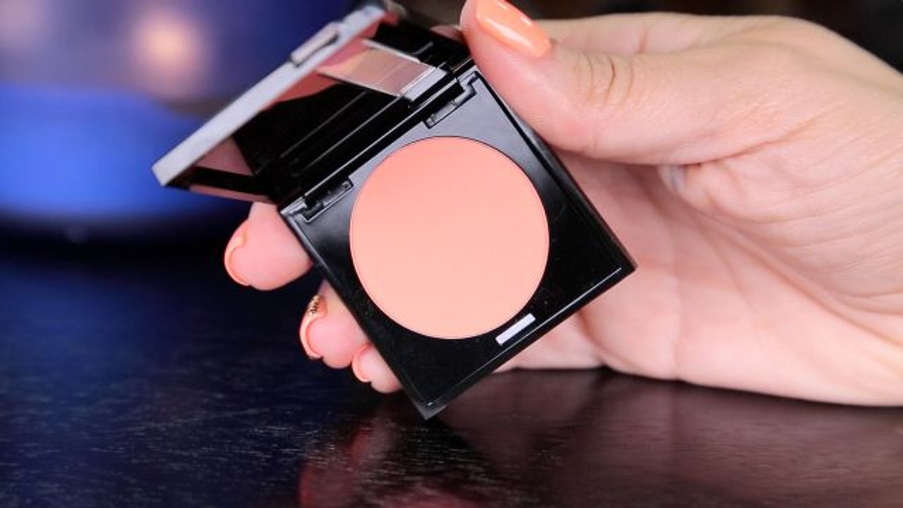 Allure Insiders - How to Pull Off Summer Coral...