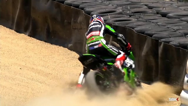 Superbike - Loris Baz goffo per le terre