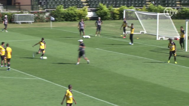 Jogadores do Vasco afiam pontaria antes da volta do Brasileirão