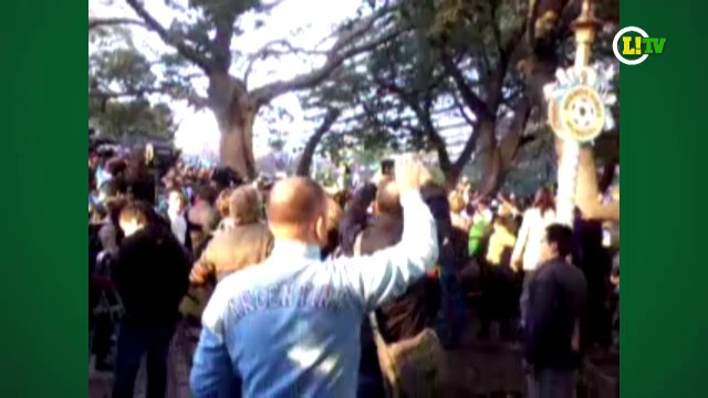 Barreira rompida causa tumulto entre torcedores em Buenos Aires