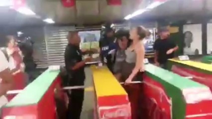 Manifestação contra a Copa tem confusão em estação de metrô