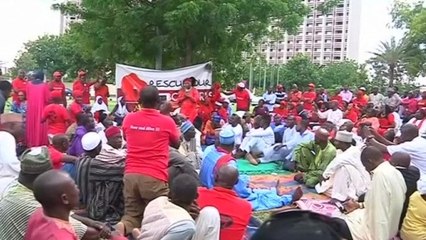 Nigerians keep up protests to demand action on kidnapped girls