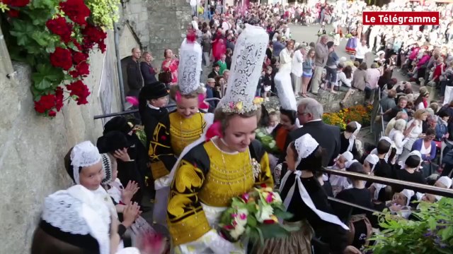 Pont-L'Abbé. Brodeuses : un triomphe pour la reine