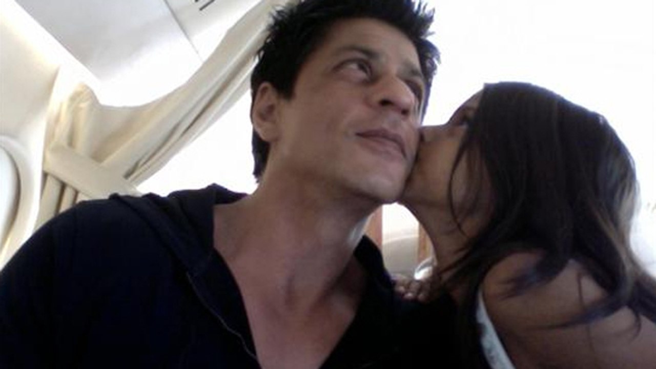 Shah Rukh Khan Writes A Book For Daughter Suhana !