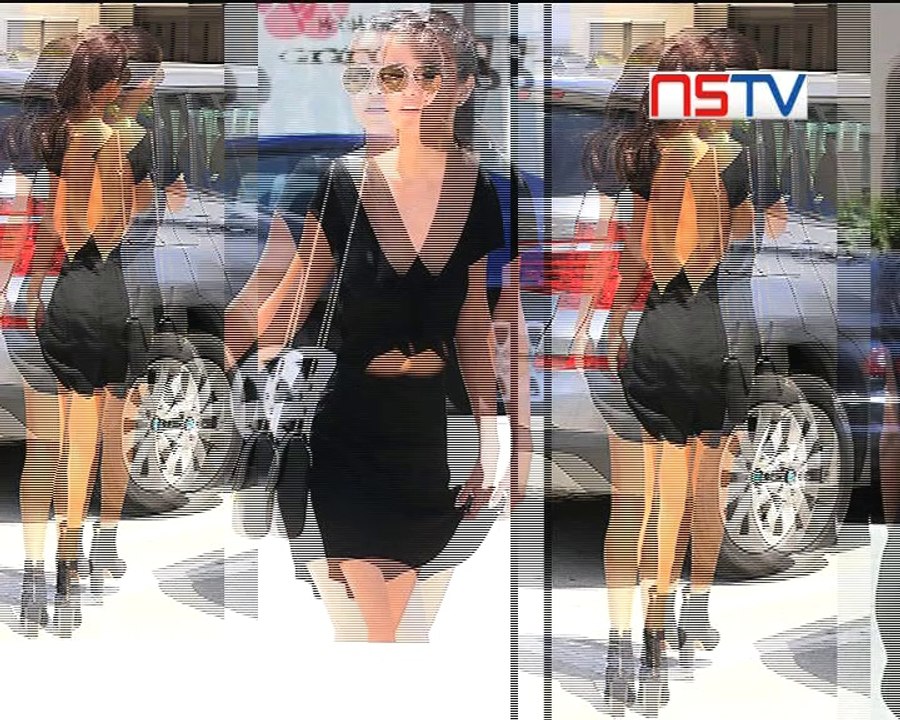 Selena Gomez forgets to zip her playsuit up