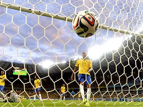 Немцы празднуют победу в чемпионате мира по футболу-2014