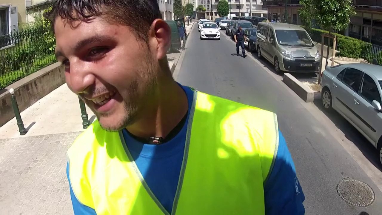 جمع النفايات وظيفة قد تؤمن مستقبل أفضل في فرنسا