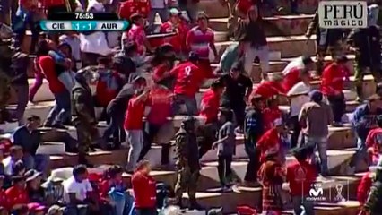 Pérou - La frappe de 35 mètres de Rivero