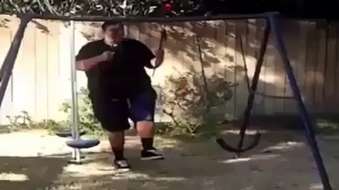 وزن کے حساب سے کام کرنا چاہیے fat guy.
