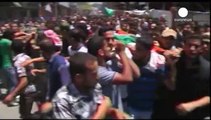 Los palestinos celebran los funerales de sus víctimas con el eco de los bombardeos israelíes