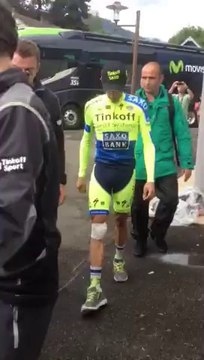 Tour de France 2014 - Etape 10 - L'arrivée de Contador au bus Tinkoff-Saxo après son abandon