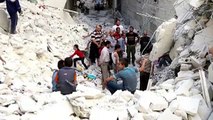 Syrian army drops barrel bombs on Aleppo, at least 15 dead