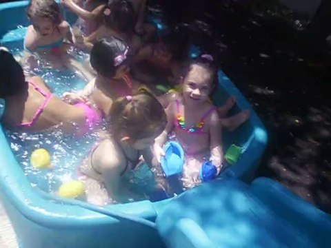 Bulgurlu Üsküdar Acıbadem Uçan Balon Anaokulu 2009 gurubu su havuzu 1