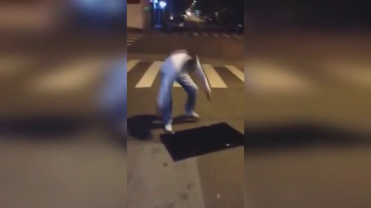 Un brésilien casse sa TV à cause de la défaite