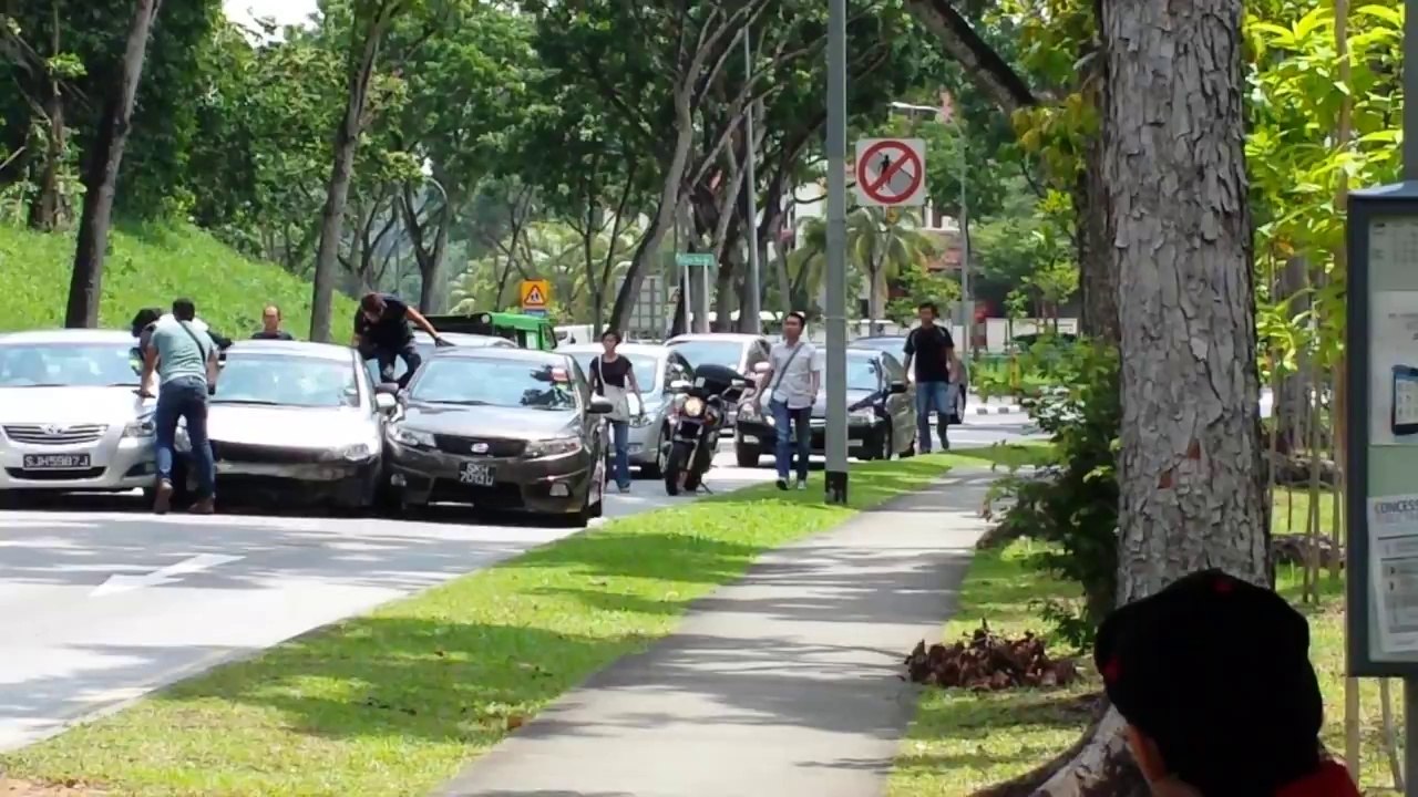Plain clothes CNB officers drug raid