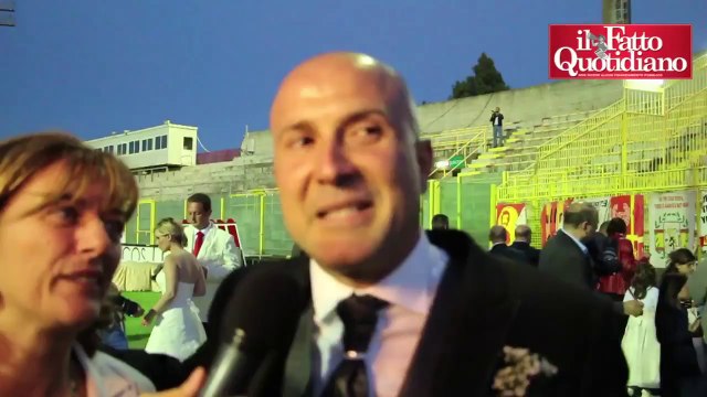 Catanzaro, capo ultras (consigliere Fi) si sposa allo stadio. Il coro: Basta divise blu - Il Fatto Quotidiano