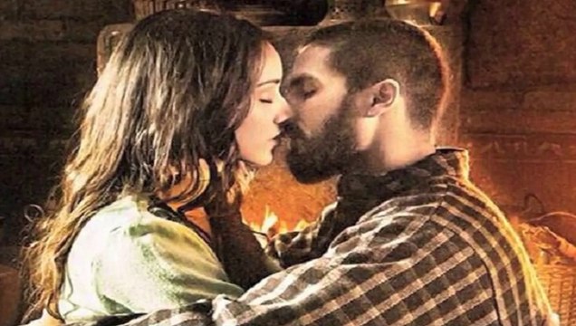 Haider _ Shraddha Kapoor Kissing Shahid Kapoor BY BOLLYWOOD TWEETS FULL HD