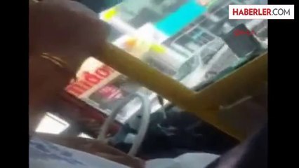 Otobüs Kullanırken Kitap Okuyan Sürücü Kamerada