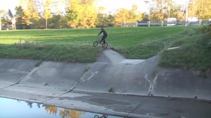 FAIL ! BMX Rider Gets All Wet