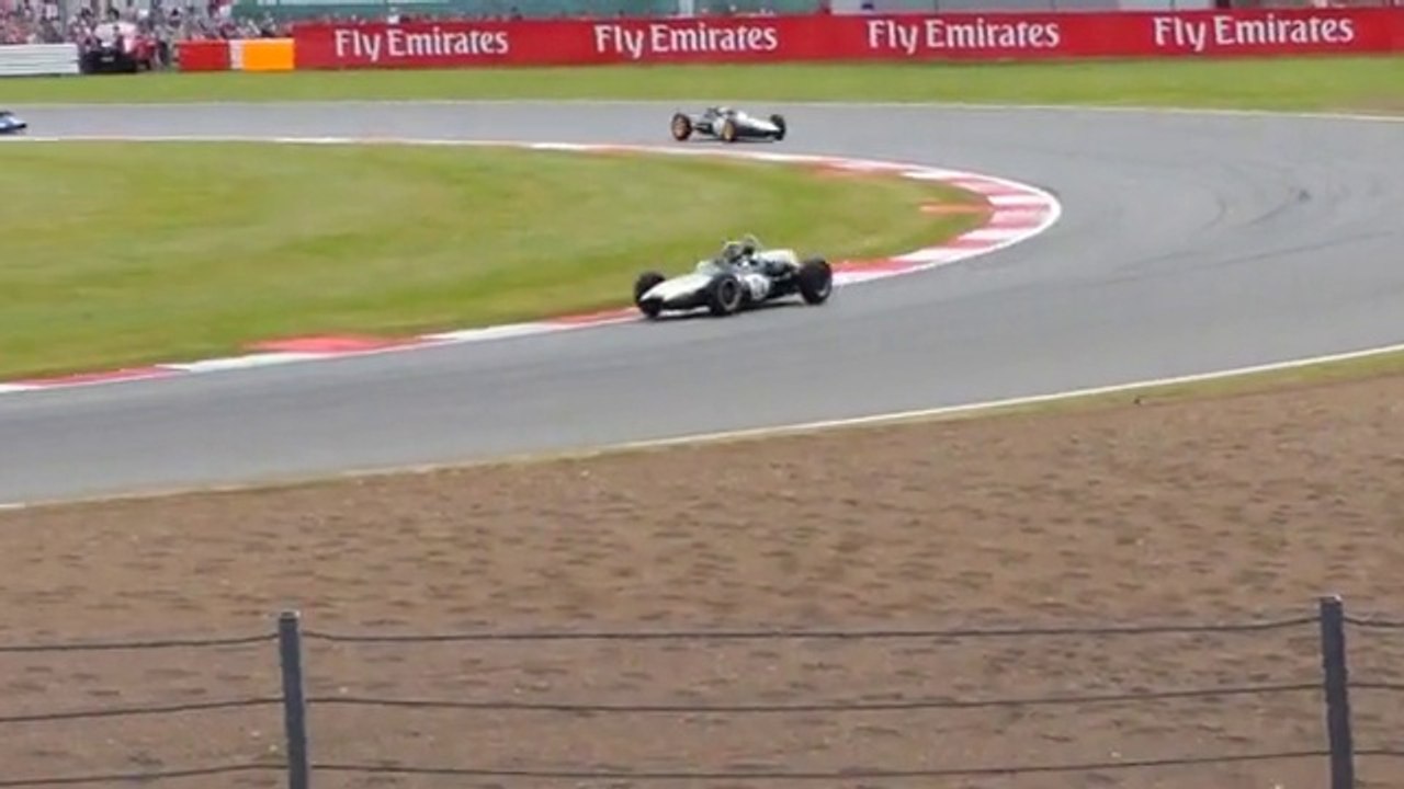 Evolution of Formula One and race cars during the same race!