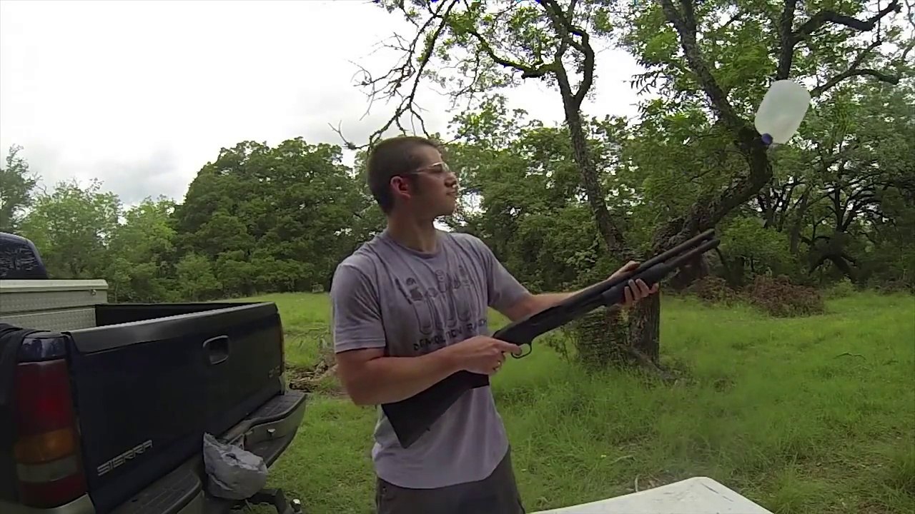 Charger et tirer avec un fusil à pompe en mode "stylé"! Flip and sitch