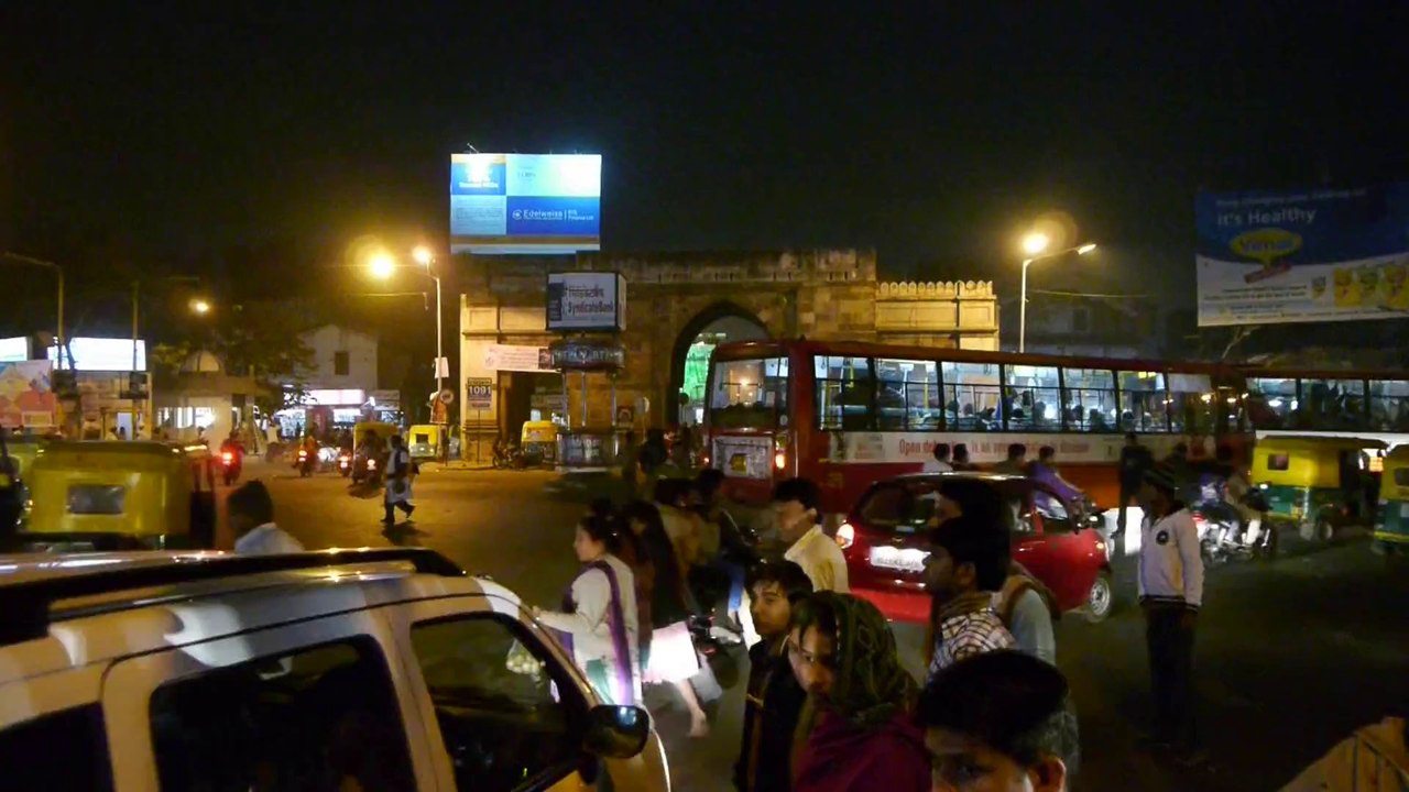 Delhi Darwaja Traffic 13th January 2014, Ahmedabad (India)