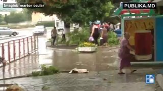 Crengi rupte şi copaci dărâmaţi! Aşa arată oraşul Cahul după o ploaie torenţială (VIDEO) - PUBLIKA .MD