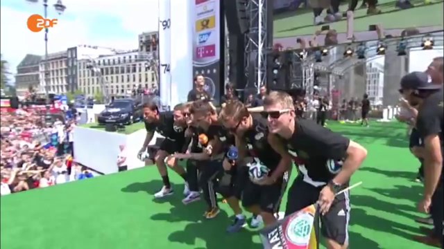 Jogadores da seleção da Alemanha provocam argentinos