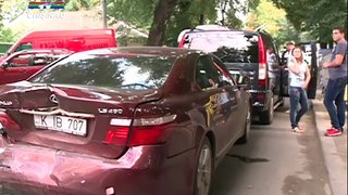 VIDEO Accident de LUX Un Mercedes Lexus si Range Rover s-au lovit in centrul capitalei