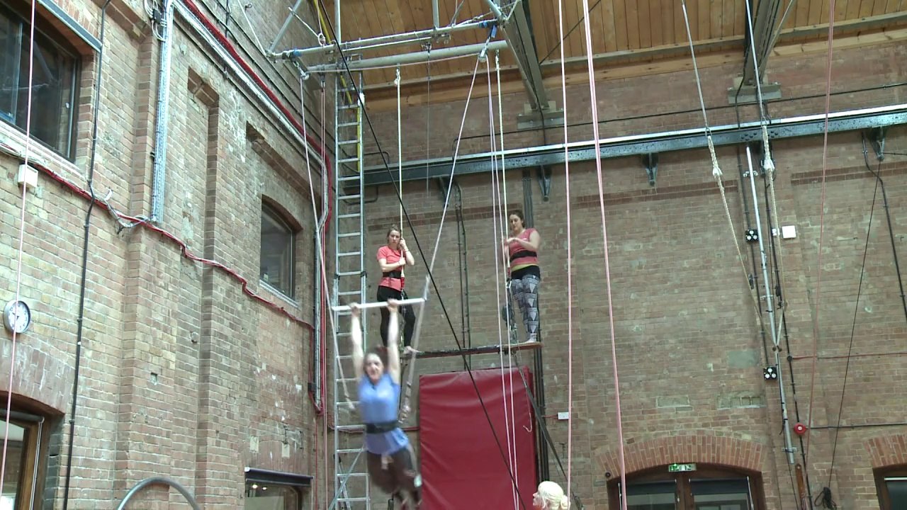 Londoner zirkusschule lehrt jonglierkunst und akrobatik