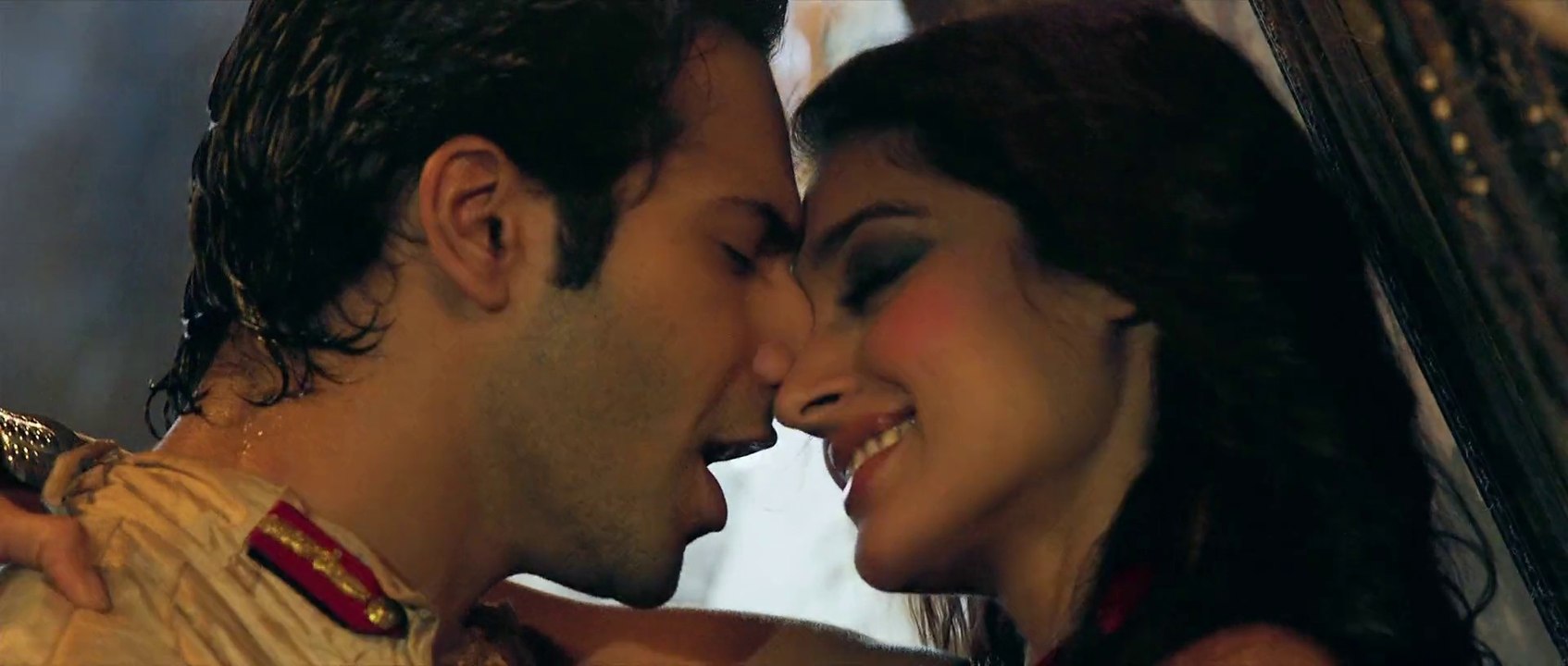 Besharmi Ki Height  - Main Tera Hero - (Eng Sub) -  MQ - 1080p HD - V1