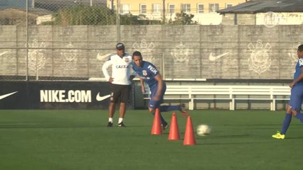 Romero e Renato Augusto brilham em treino de finalizações