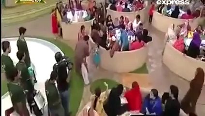 Pakistan Ramzan 16th Iftar with Aamir Liaqat - "15 July 2014"