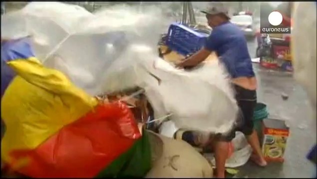 Filippine colpite da un tifone, almeno dieci morti