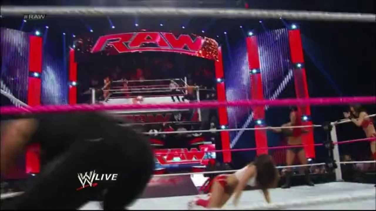 6 Divas Tag Team Match
