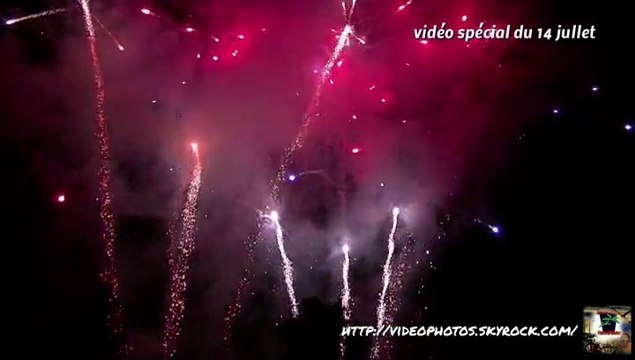 Deuxième partie Flamboyant du fameux feux d'artifice du 14 jullet a Hyeres les Palmiers
