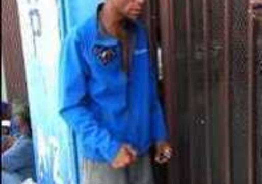 Talented Homeless Singer Performs on Los Angeles Street