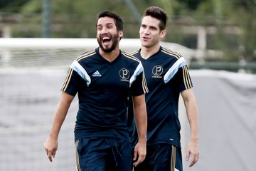 Télécharger la video: Zagueiro gringo faz gol em agitado treino do Palmeiras