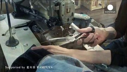 Yırtıcı hayvanların "tasarladığı" kot pantolonlar açık artırmayla satıldı