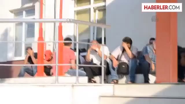 Ayvalık'ta sahil güvenlik ve jandarma 34 kaçak göçmen yakaladı