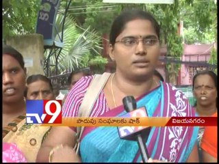 Dwakra women demands clarity on loan waiver