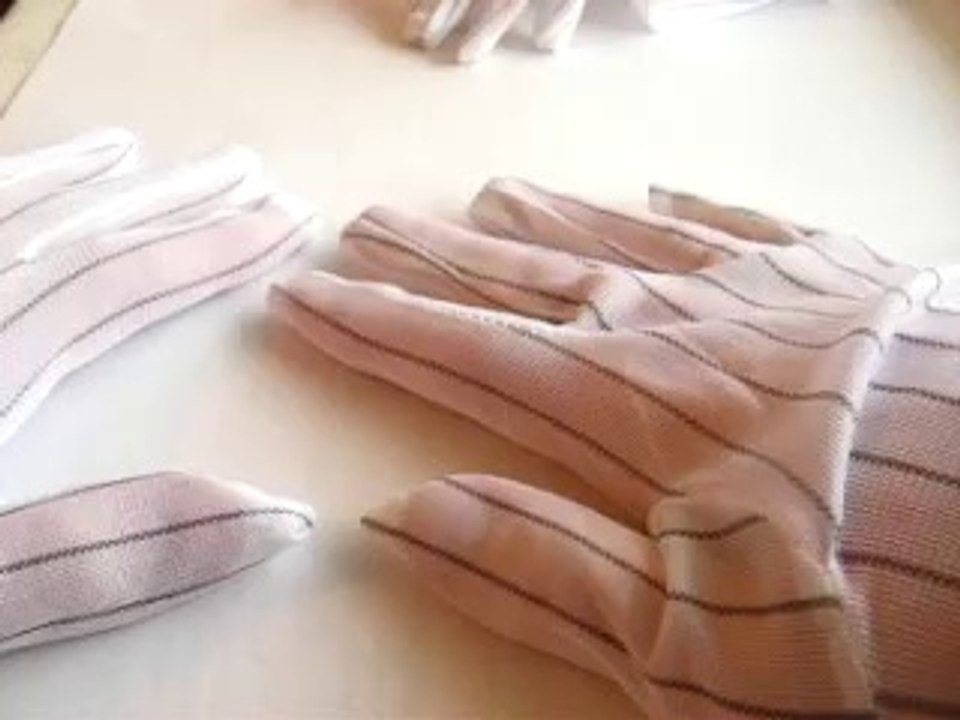 Găng tay chống tĩnh điện, truy cập phongsachchongtinhdien.com hoặc liên hệ  Mr. Quân  01649.598.929